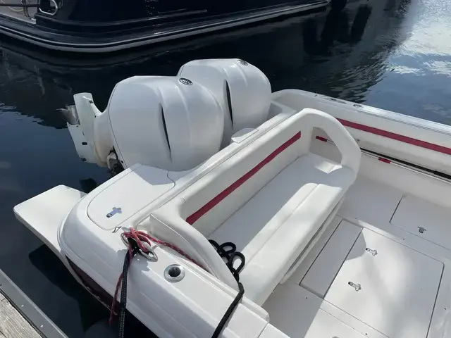 Intrepid 327 Center Console