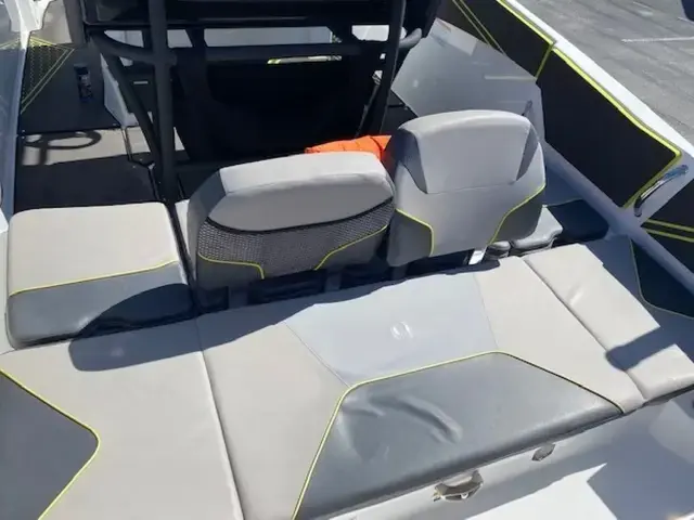 Scarab 255 Open