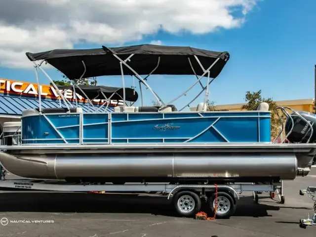 Sunchaser Boats Geneva Cruise 22 Voyager