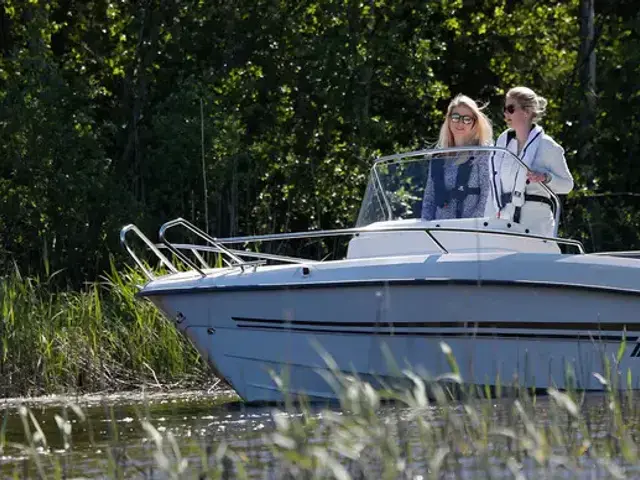 Finnmaster New  52 SC Console Boat with a Yamaha Outboard Engine