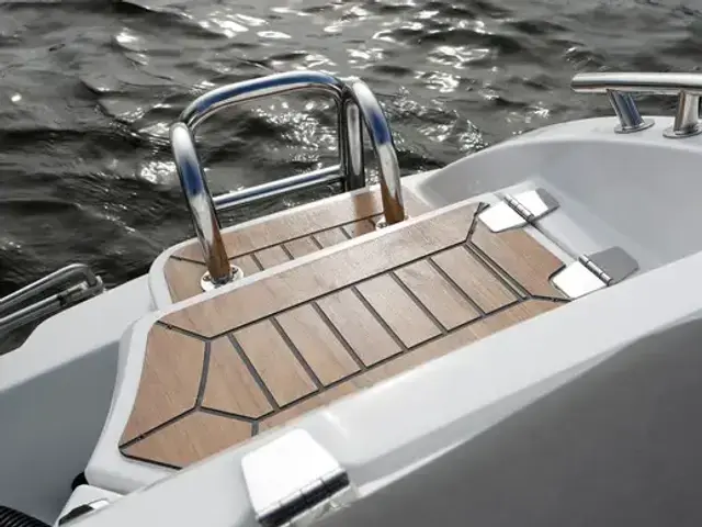 Finnmaster New  52 SC Console Boat with a Yamaha Outboard Engine