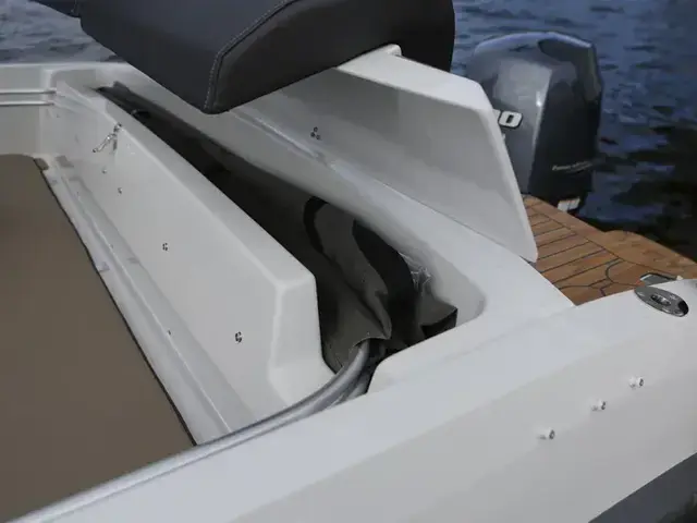 Finnmaster New  52 SC Console Boat with a Yamaha Outboard Engine