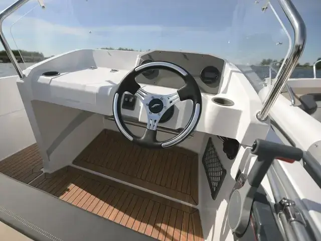 Finnmaster New  52 SC Console Boat with a Yamaha Outboard Engine