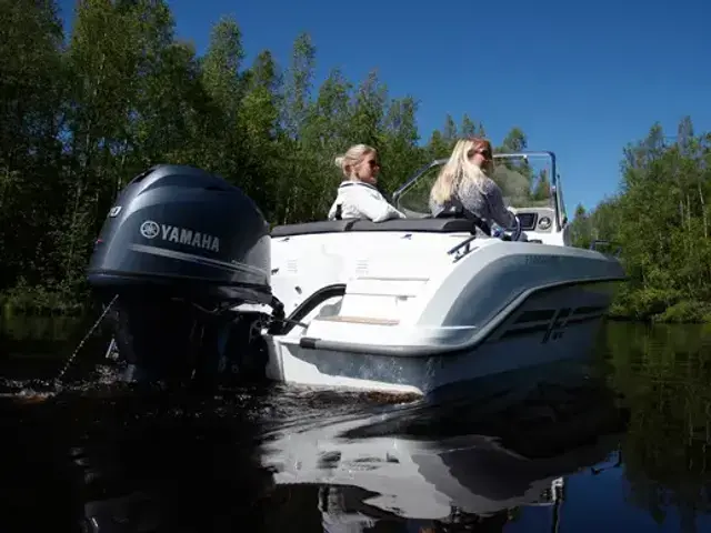 Finnmaster New  52 SC Console Boat with a Yamaha Outboard Engine