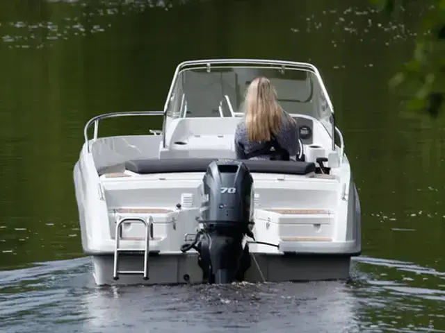 Finnmaster New  52 SC Console Boat with a Yamaha Outboard Engine