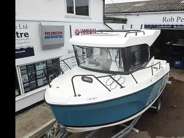 Quicksilver 625 Pilothouse