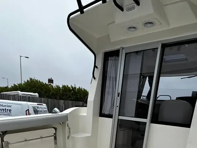 Quicksilver 625 Pilothouse