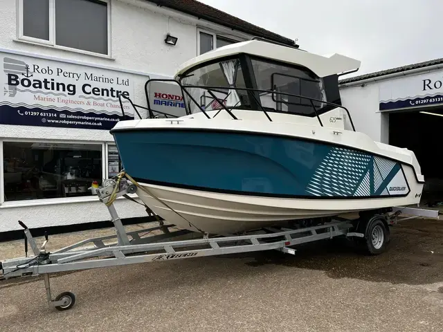 Quicksilver 625 Pilothouse