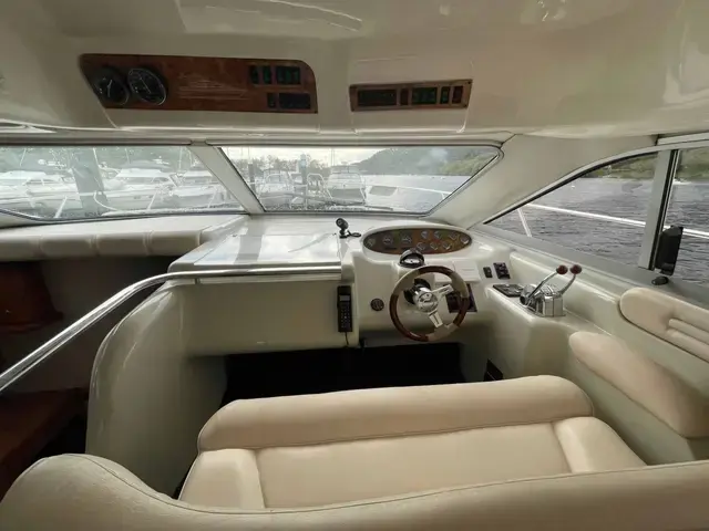 Sealine F44 Flybridge