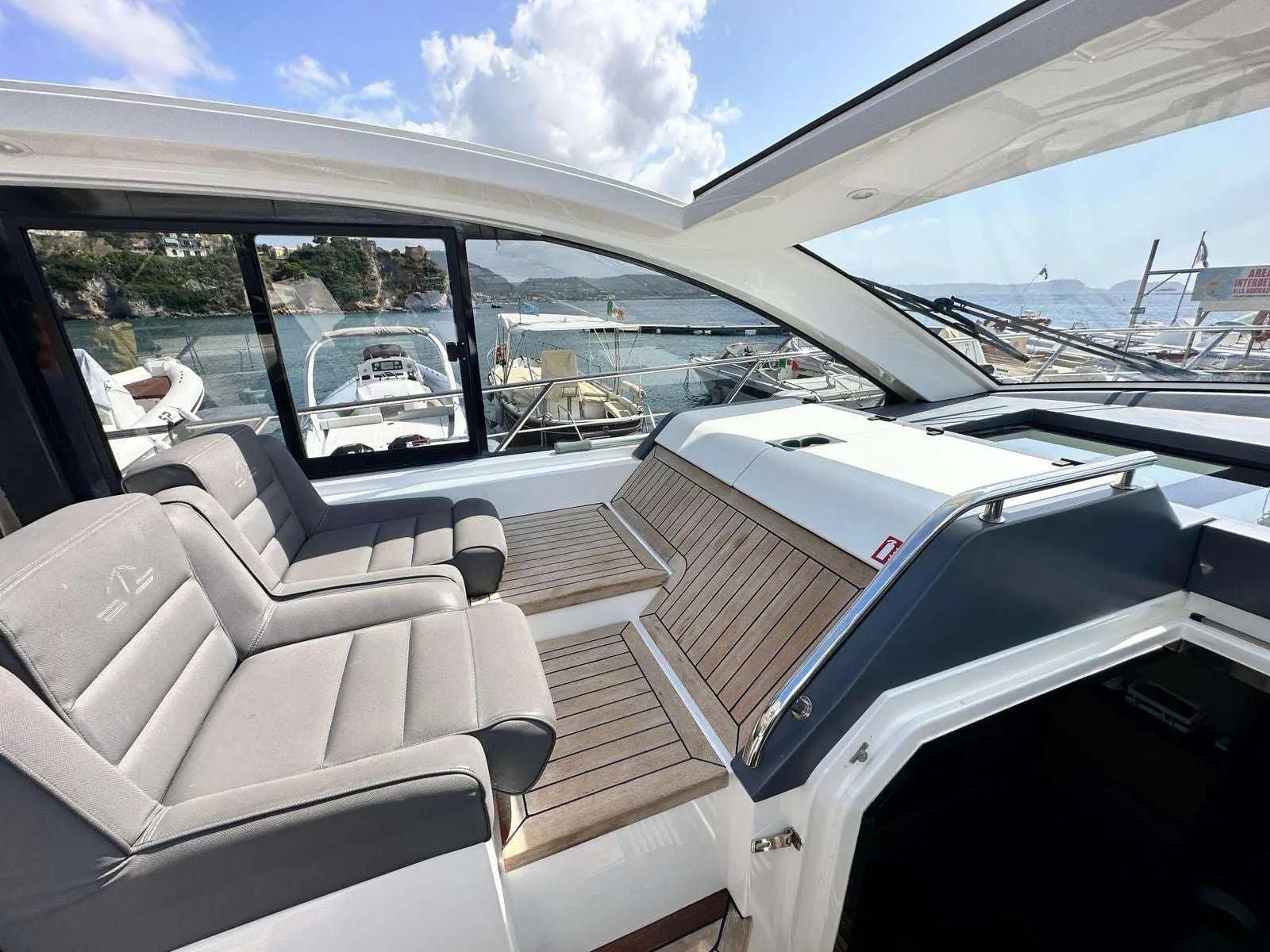 2013 Sealine s45