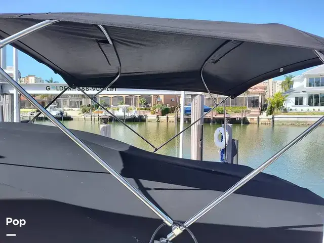 Sea Ray 240 Sundeck