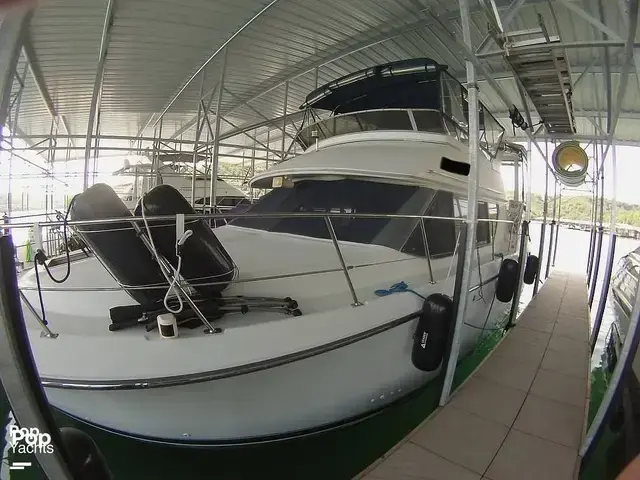 Carver 370 Aft Cabin