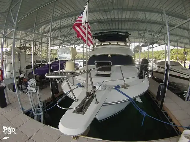 Carver 370 Aft Cabin