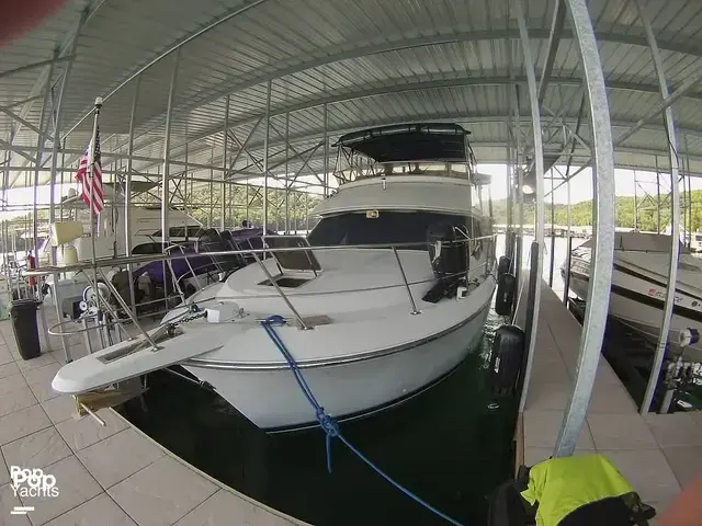 Carver 370 Aft Cabin