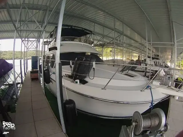 Carver 370 Aft Cabin