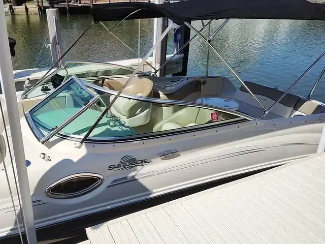 Sea Ray 240 Sundeck