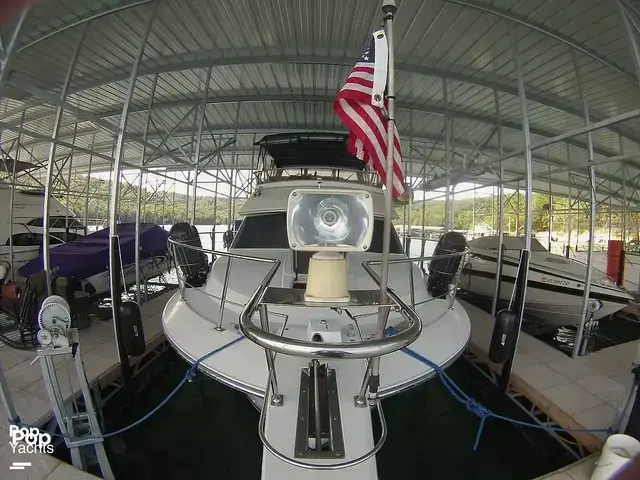 Carver 370 Aft Cabin