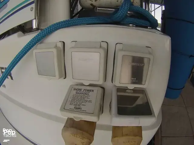 Carver 370 Aft Cabin