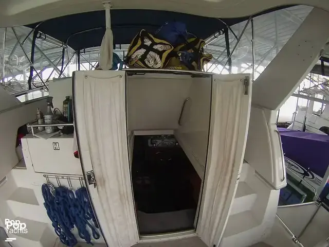 Carver 370 Aft Cabin