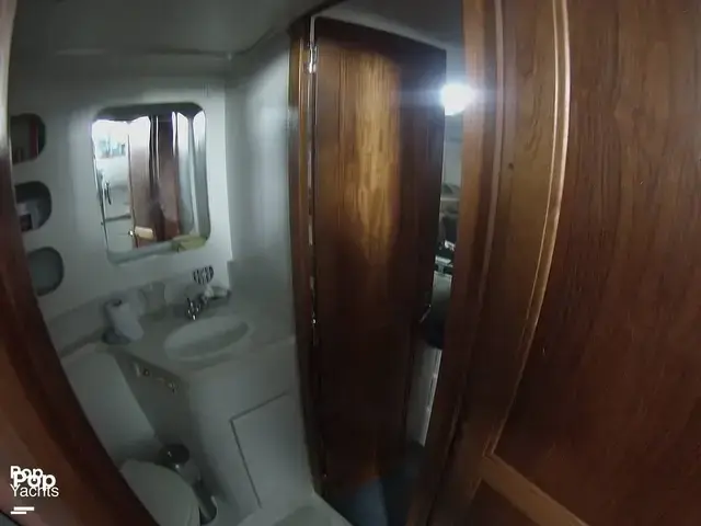 Carver 370 Aft Cabin