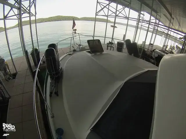 Carver 370 Aft Cabin