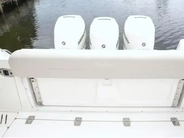 Boston Whaler Defiance 34