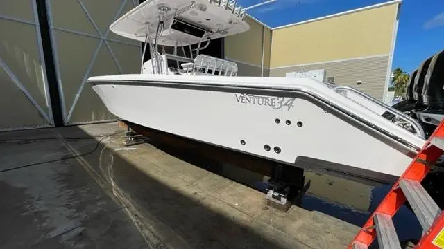 2010 Venture 34