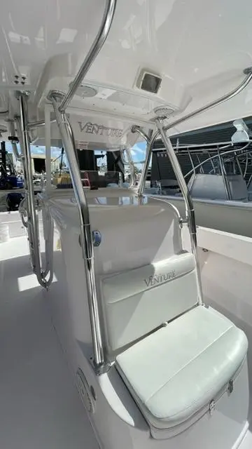 2010 Venture 34