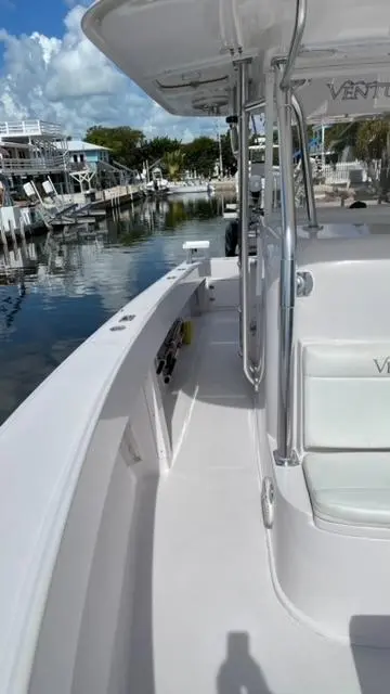 2010 Venture 34