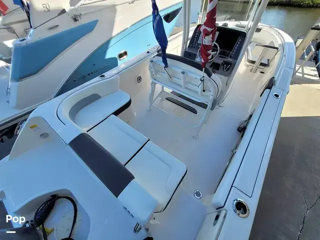 Robalo R242 Explorer