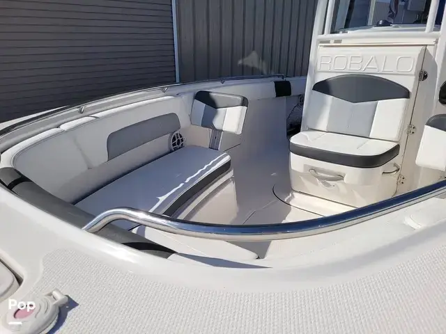 Robalo R242 Explorer