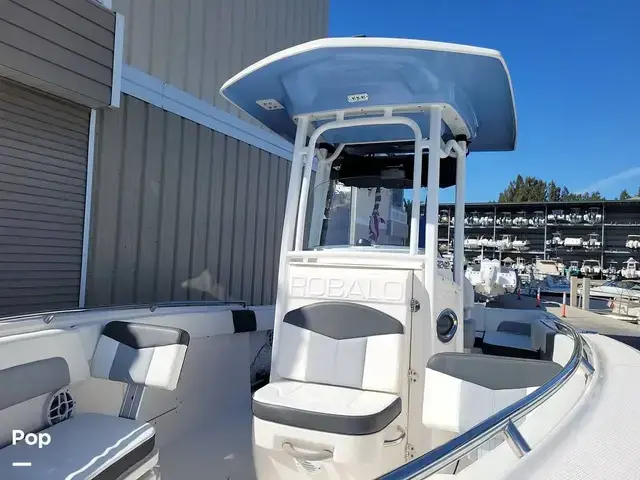 Robalo R242 Explorer