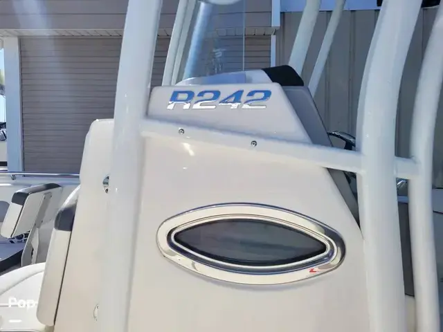 Robalo R242 Explorer