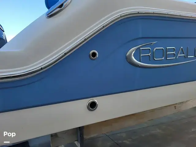 Robalo R242 Explorer