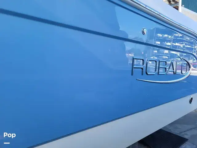 Robalo R242 Explorer