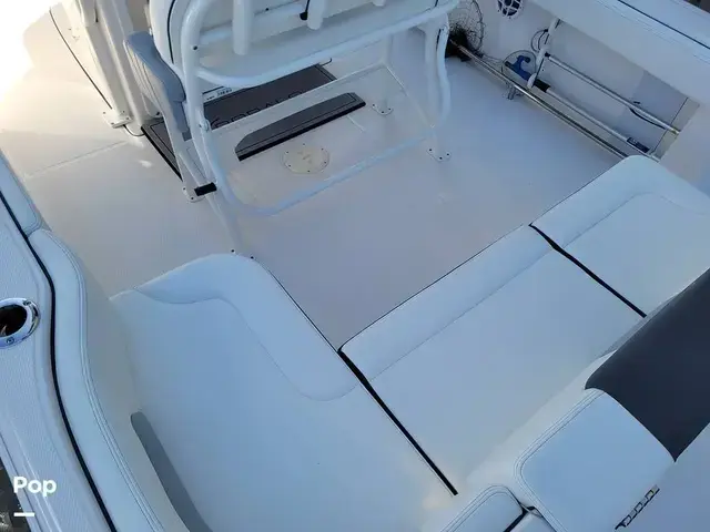 Robalo R242 Explorer