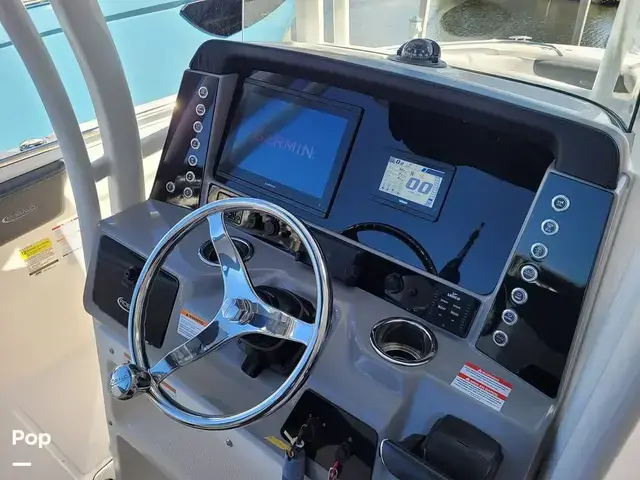 Robalo R242 Explorer