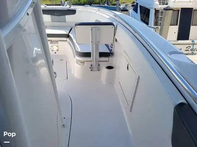 Robalo R242 Explorer