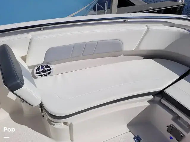 Robalo R242 Explorer