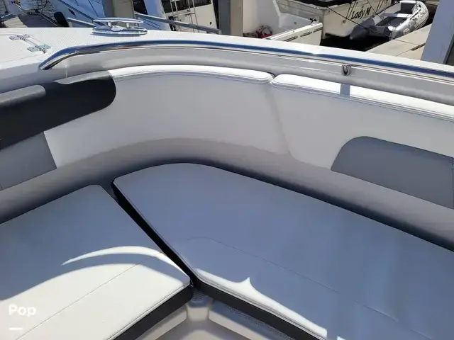 Robalo R242 Explorer