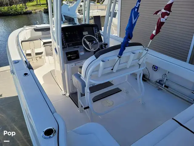 Robalo R242 Explorer