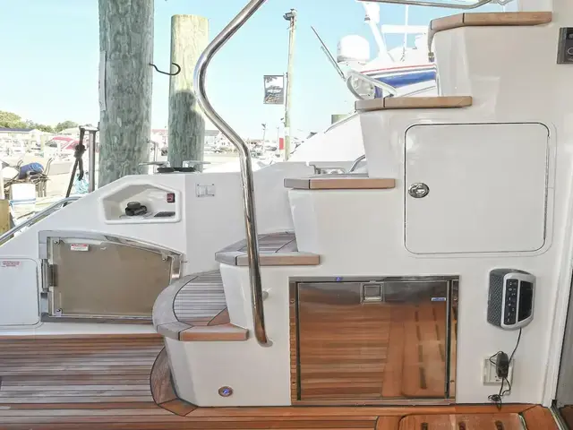 Sea Ray 590 Fly Bridge