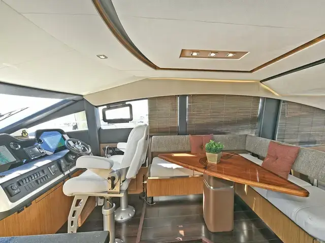 Sea Ray 590 Fly Bridge