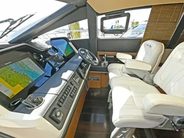 Sea Ray 590 Fly Bridge