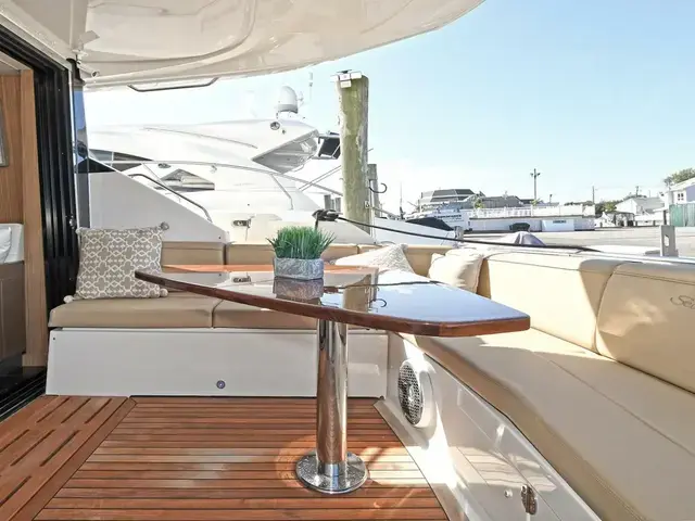 Sea Ray 590 Fly Bridge