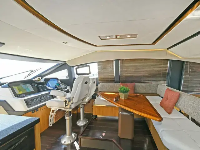 Sea Ray 590 Fly Bridge