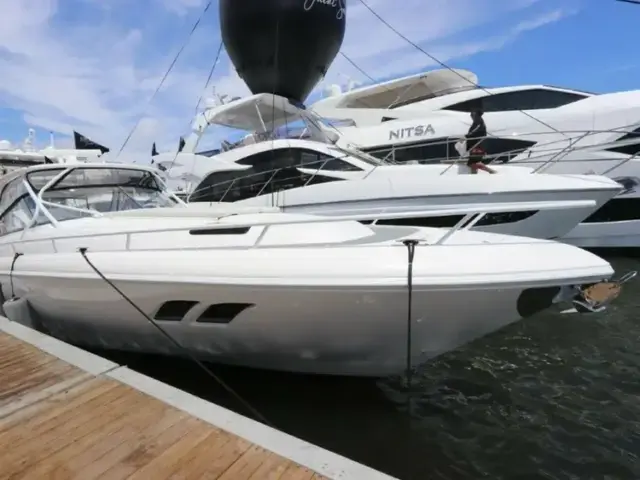 Intrepid 475 Sport Yacht