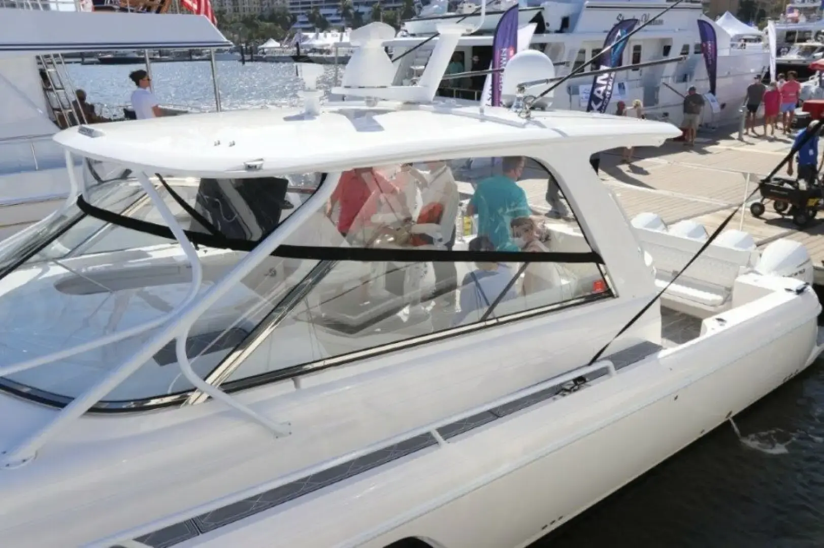 2019 Intrepid 475 sport yacht