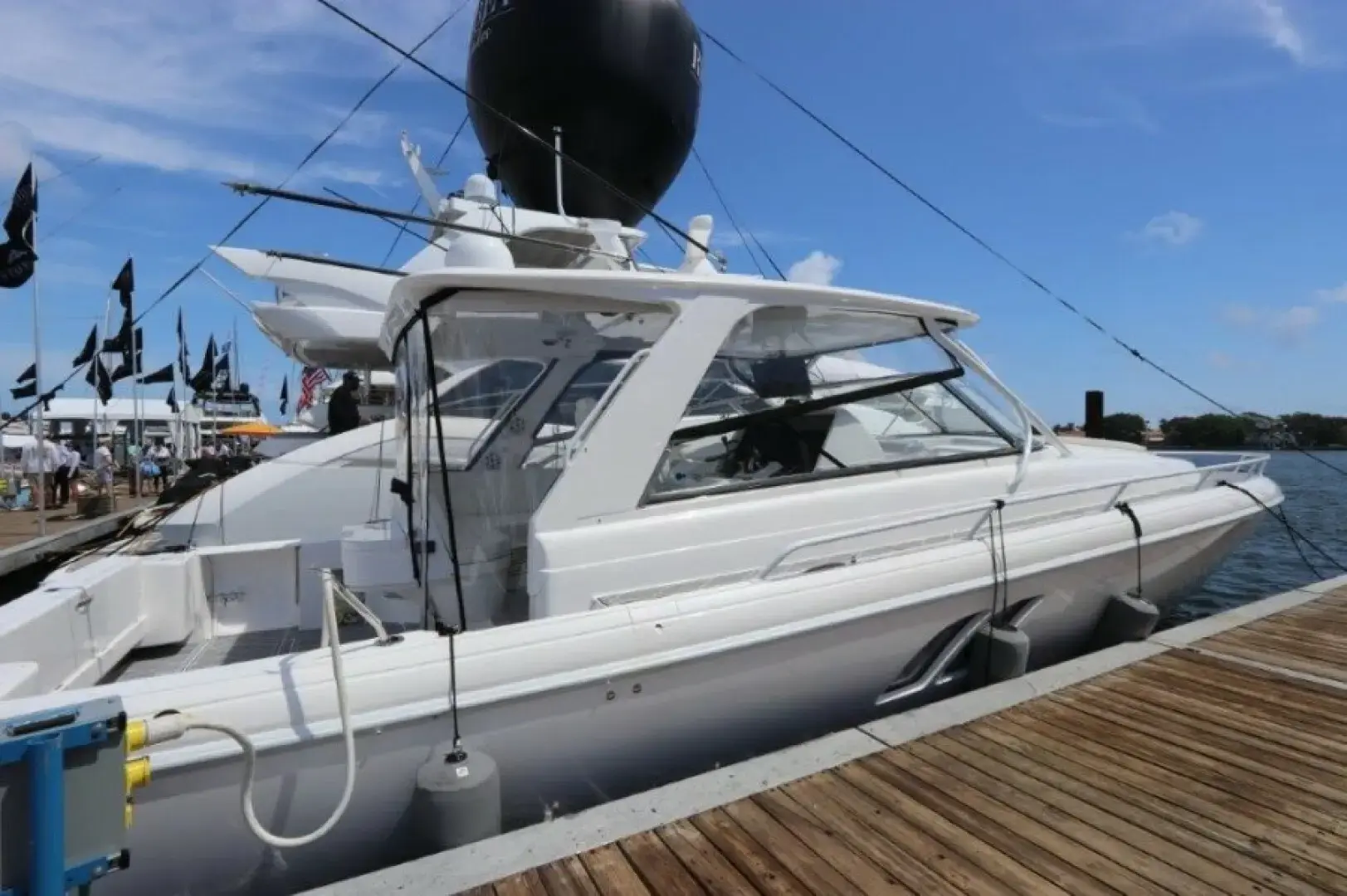 2019 Intrepid 475 sport yacht