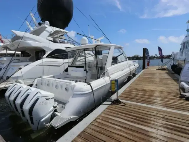 Intrepid 475 Sport Yacht